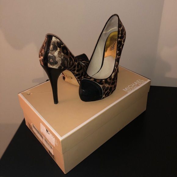 Michael Kors Cynthia Leopard Heel - Picture 7 of 8